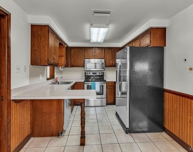 28 Mead St. - Upper Unit - Photo Thumbnail 16