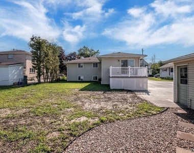 28 Mead St. - Upper Unit - Photo Thumbnail 7