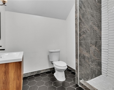 545 Niagara Street - Photo Thumbnail 9