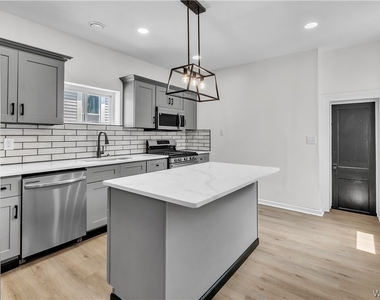 545 Niagara Street - Photo Thumbnail 5