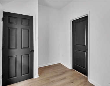 545 Niagara Street - Photo Thumbnail 8