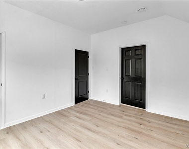 545 Niagara Street - Photo Thumbnail 7