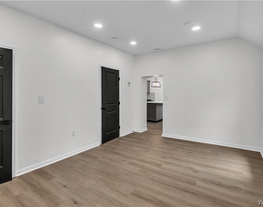 545 Niagara Street - Photo Thumbnail 1