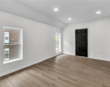 545 Niagara Street - Photo Thumbnail 3