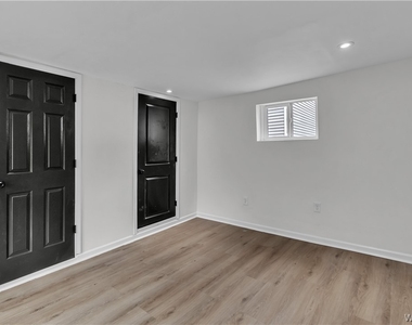 545 Niagara Street - Photo Thumbnail 5