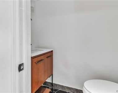 545 Niagara Street - Photo Thumbnail 10
