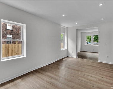 545 Niagara Street - Photo Thumbnail 2