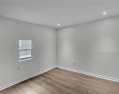 545 Niagara Street - Photo Thumbnail 7