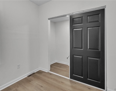 545 Niagara Street - Photo Thumbnail 9