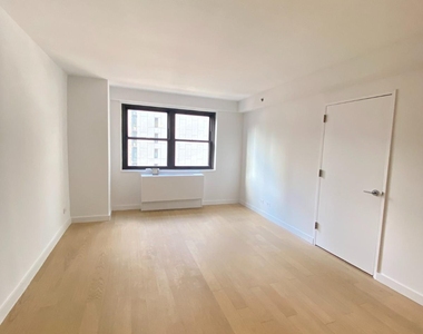 E 39th St - Photo Thumbnail 1