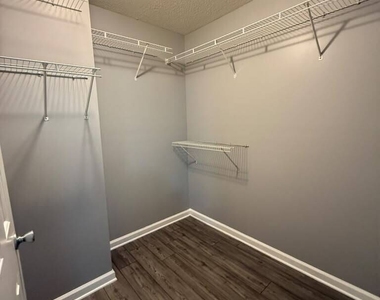 1759 Glen View Way - Photo Thumbnail 19