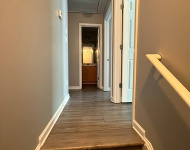 1759 Glen View Way - Photo Thumbnail 10