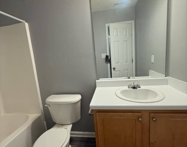 1759 Glen View Way - Photo Thumbnail 6