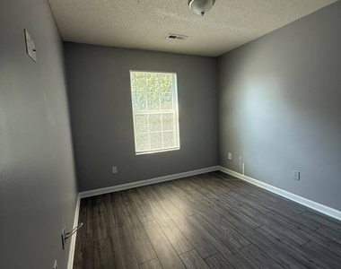 1759 Glen View Way - Photo Thumbnail 12