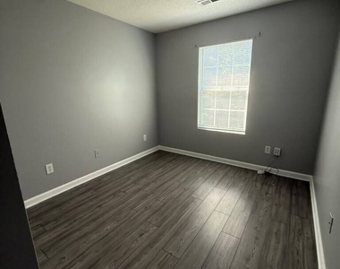 1759 Glen View Way - Photo Thumbnail 14