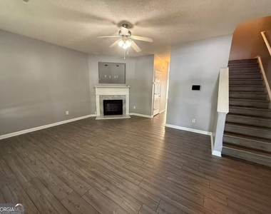 1759 Glen View Way - Photo Thumbnail 1