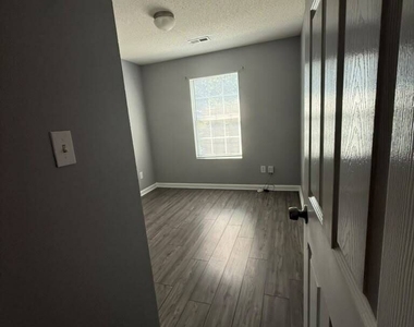 1759 Glen View Way - Photo Thumbnail 13