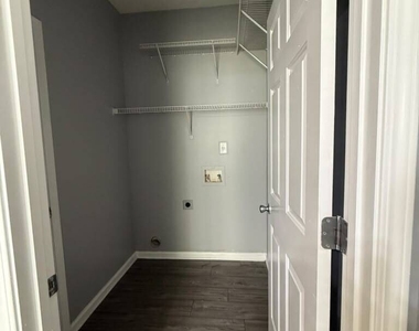 1759 Glen View Way - Photo Thumbnail 2