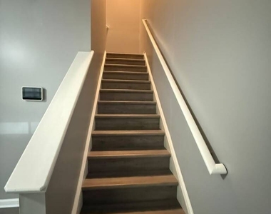 1759 Glen View Way - Photo Thumbnail 9