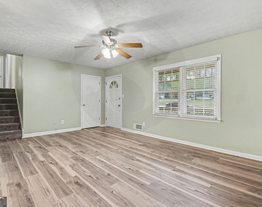 3030 Green Meadow Lane - Photo Thumbnail 3