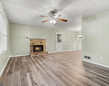 3030 Green Meadow Lane - Photo Thumbnail 2