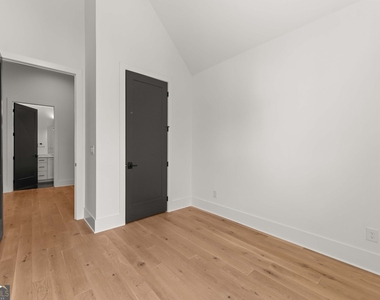 375 Sage Lane - Photo Thumbnail 24