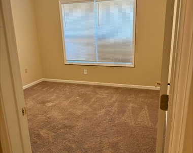 7712 Autry Circle - Photo Thumbnail 14