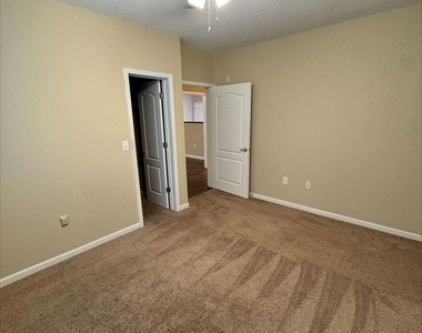 7712 Autry Circle - Photo Thumbnail 7