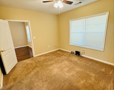7712 Autry Circle - Photo Thumbnail 11