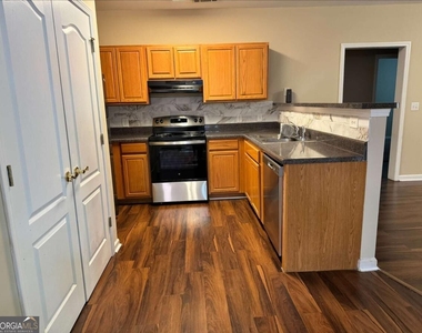 7712 Autry Circle - Photo Thumbnail 1