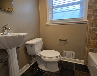 3668 Kingsboro Road Ne - Photo Thumbnail 11
