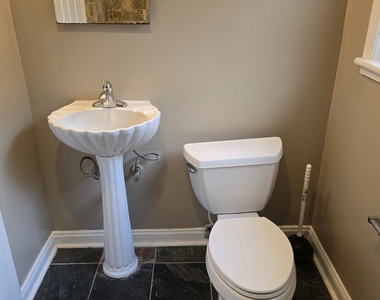 3668 Kingsboro Road Ne - Photo Thumbnail 9