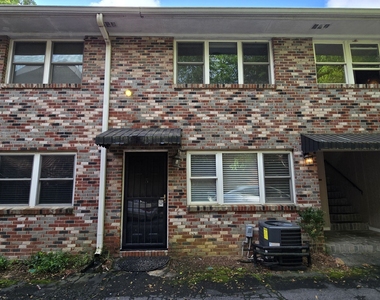 3668 Kingsboro Road Ne - Photo Thumbnail 21