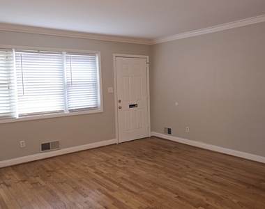3668 Kingsboro Road Ne - Photo Thumbnail 3
