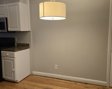 3668 Kingsboro Road Ne - Photo Thumbnail 13