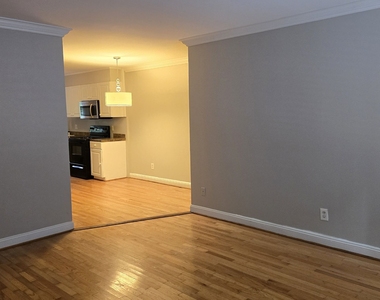 3668 Kingsboro Road Ne - Photo Thumbnail 1