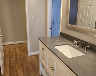 3668 Kingsboro Road Ne - Photo Thumbnail 10
