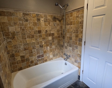 3668 Kingsboro Road Ne - Photo Thumbnail 7