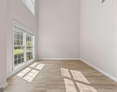 2878 Calhoun Square - Photo Thumbnail 3