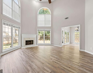 2878 Calhoun Square - Photo Thumbnail 7