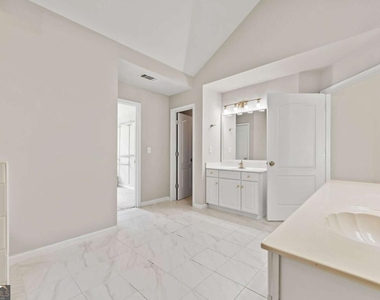 2878 Calhoun Square - Photo Thumbnail 28