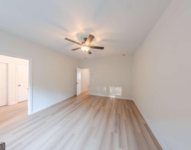 411 Summit View Lane - Photo Thumbnail 4