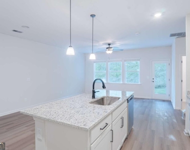 411 Summit View Lane - Photo Thumbnail 3