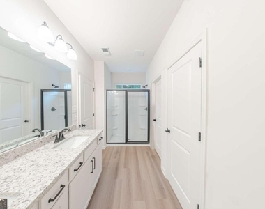 411 Summit View Lane - Photo Thumbnail 6