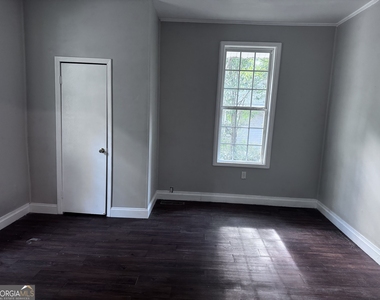 134 W 5th Street - Photo Thumbnail 4
