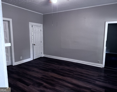 134 W 5th Street - Photo Thumbnail 5