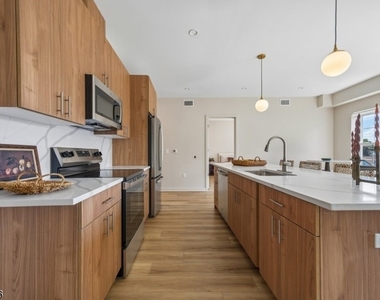1815 Front Street - Photo Thumbnail 6