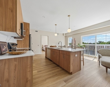 1815 Front Street - Photo Thumbnail 7