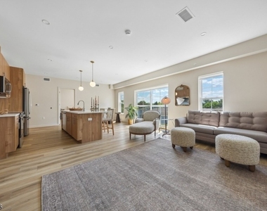 1815 Front Street - Photo Thumbnail 4