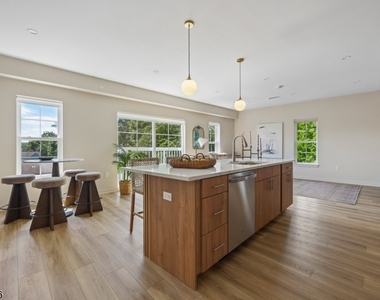 1815 Front Street - Photo Thumbnail 8